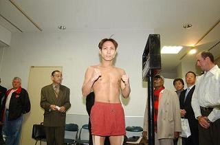 NAKANUMA WEIGH IN 040102.JPG - 12,894BYTES